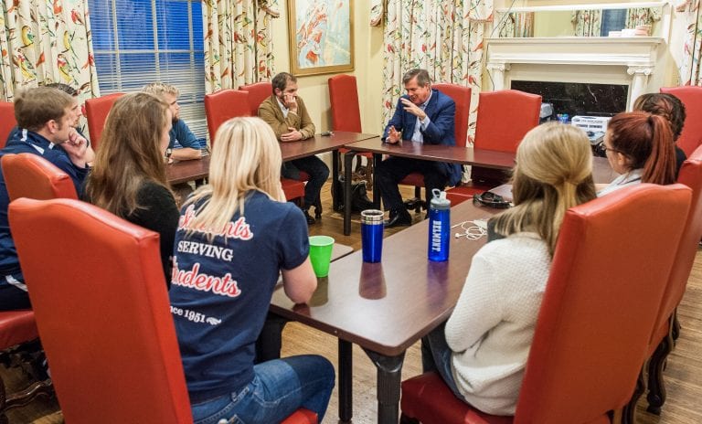 Dean Speaks to Honors Class on Leadership