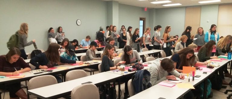 Psychology Students Host Holiday Card Workshop