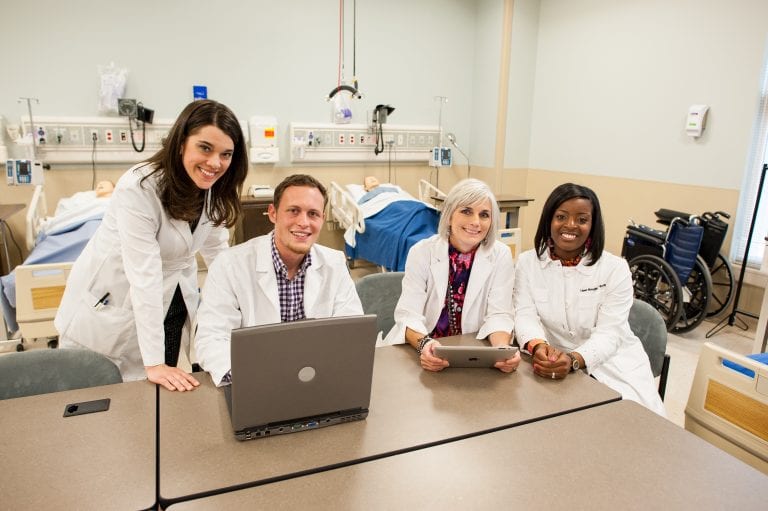 Belmont School of Nursing Takes Pledge on Opioid Education