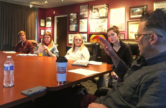 Tim Lauer, alumnus and Nashville music producer, speaks with students at a class.