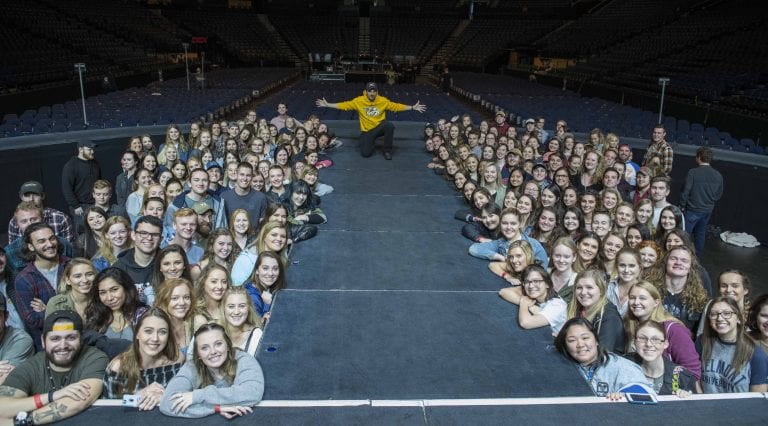 Alumnus Brad Paisley Invites Curb College Students to Sound Check, Q&A Session