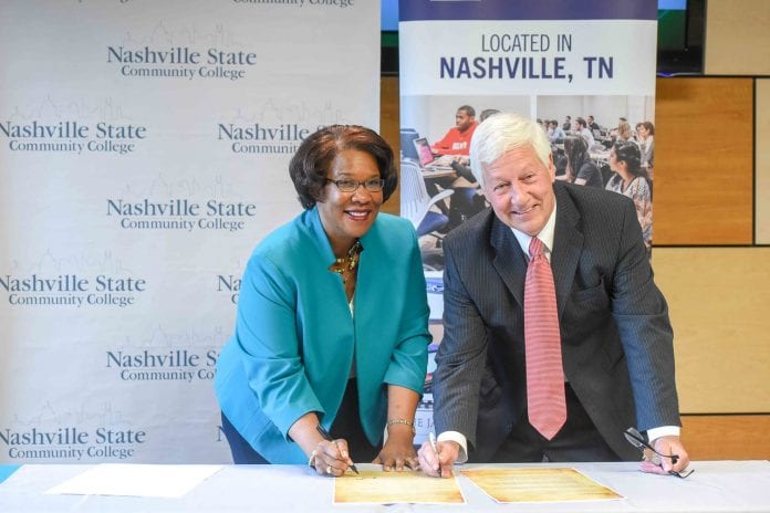 Nashville State President Dr. Shanna Jackson and Belmont University President Dr. Bob Fisher sign the articulation agreement.