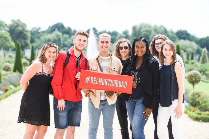 Group of Students in London on Belmont Study Abroad trip