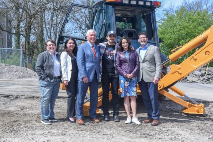 Photo of Gina Hancock, Megan Zarling, Bob Fisher, Brad Paisley, Kimberly Williams-Paisley and David Minnigan at ground breaking for The Store.