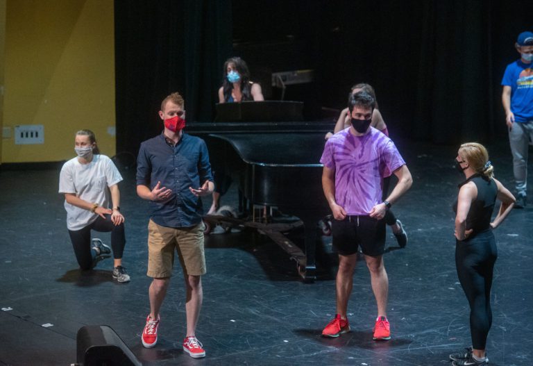 NYC-Based Theater Director Joel Kirk Visits Campus to Assist with Upcoming Virtual Performance of ‘Hamlet Remix’