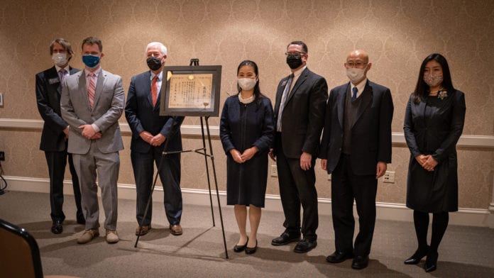 Japanese Commendation Officials accept Japanese Commendation