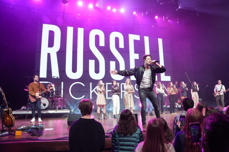 Alumnus and Country Showman Russell Dickerson Presented with 2022 Curtain Call Award￼