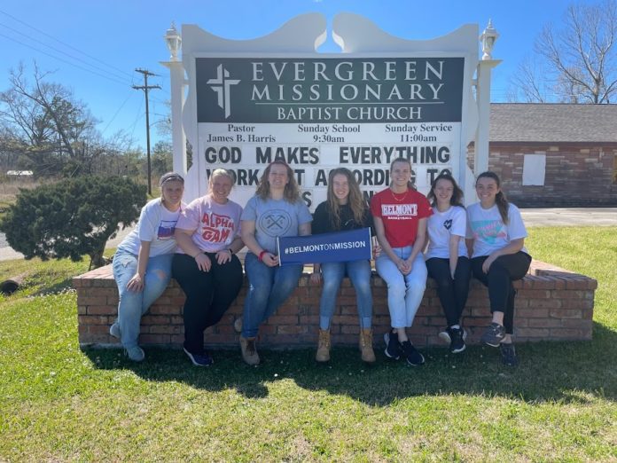 Students on 2022 Belmont Immersion Trip in Louisiana