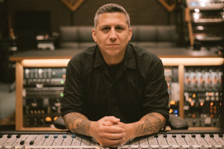 Grammy-Award Winning Producer Mike Elizondo Shares His Wisdom with Belmont’s College of Entertainment and Music Business