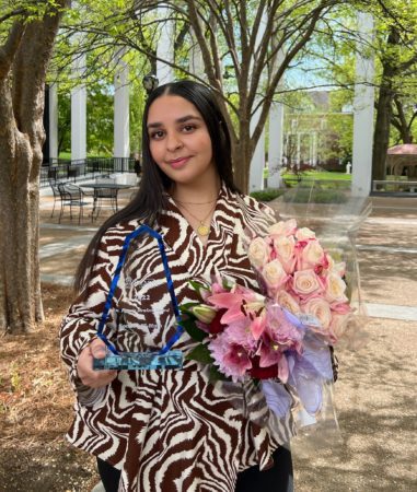 Sondos El-hulu received the Dr. Fannie Hewlett Award in 2022.